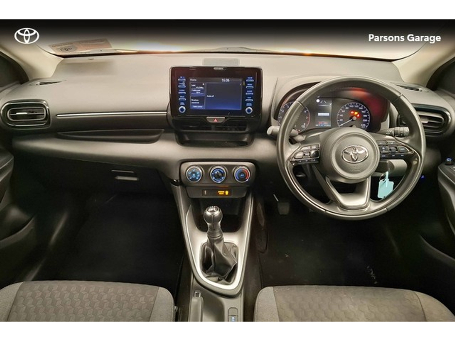 2023 Toyota Yaris - image 6