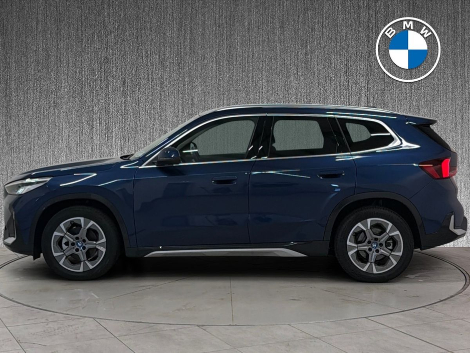 2025 BMW iX1 - image 3