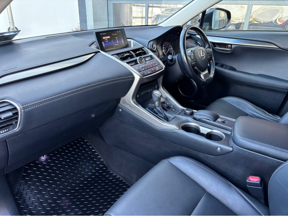 2017 Lexus NX 300 h - image 14