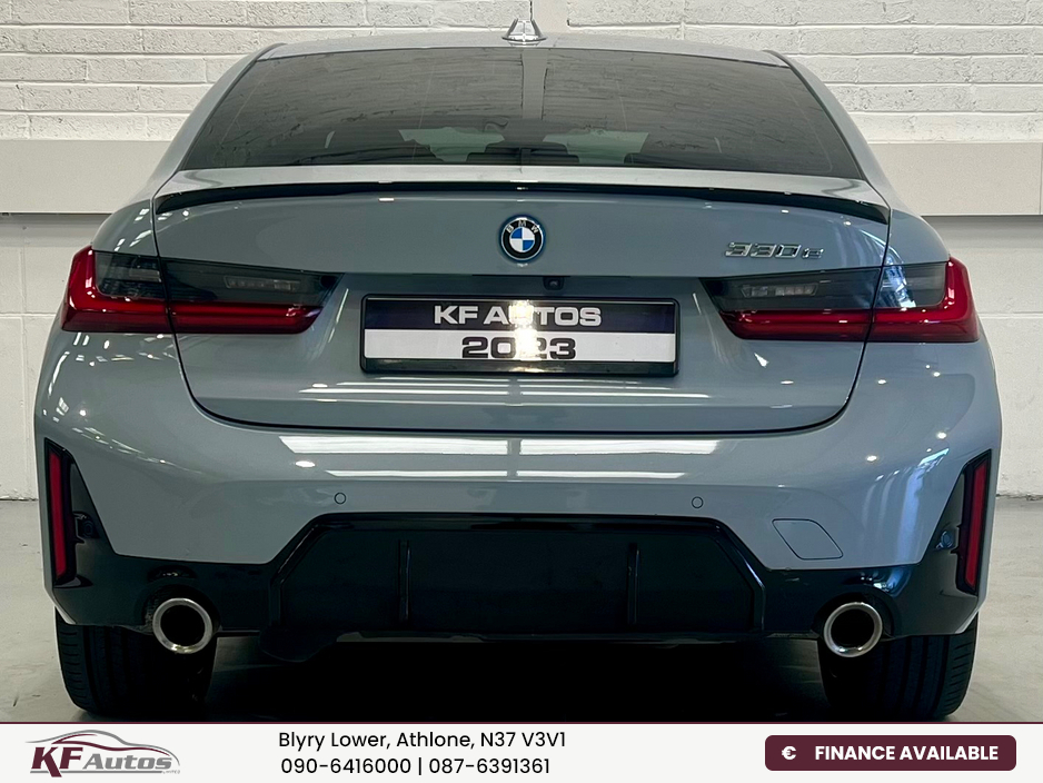 2023 BMW 3 Series - image 7