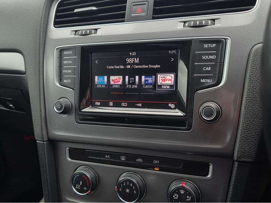 2015 Volkswagen Golf - image 15