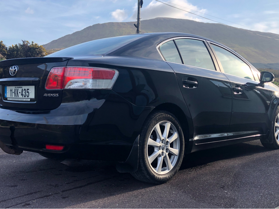 2011 Toyota Avensis - image 6