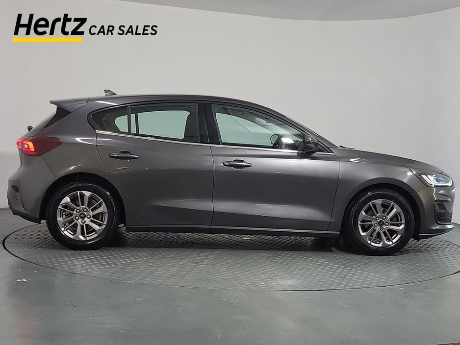 2023 Ford Focus - image 2