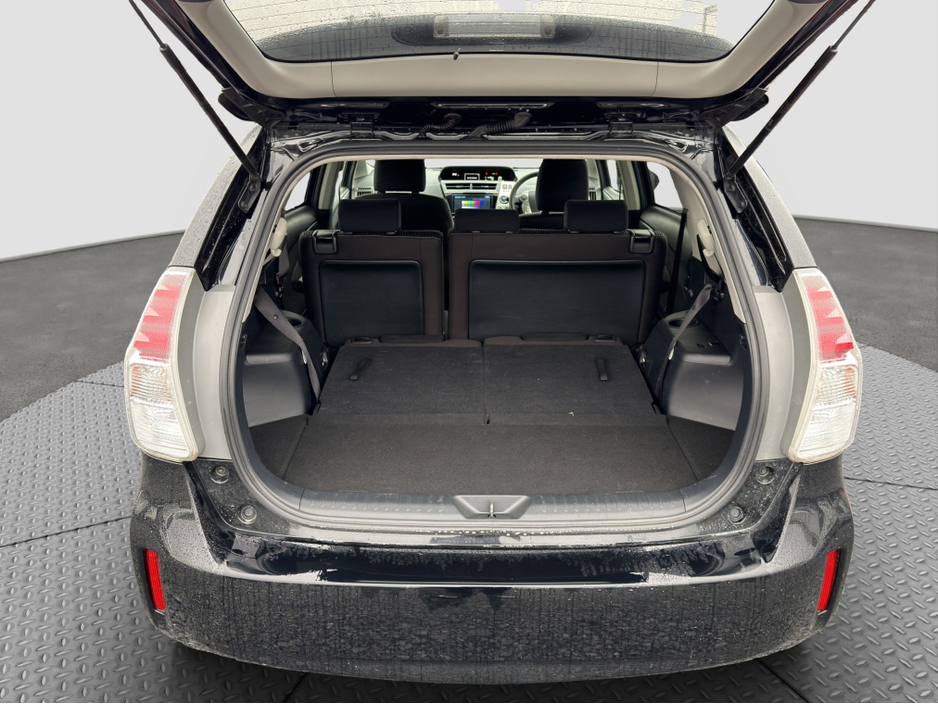 2018 Toyota Prius - image 20