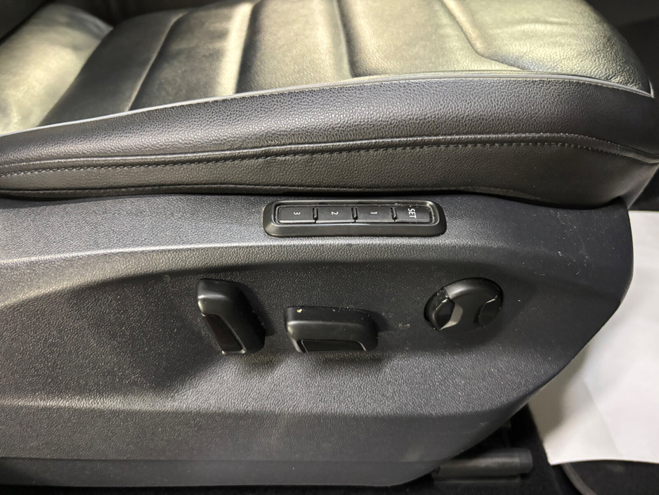 2021 Volkswagen Tiguan - image 11