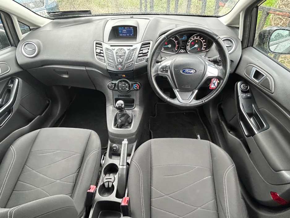 2016 Ford Fiesta - image 8