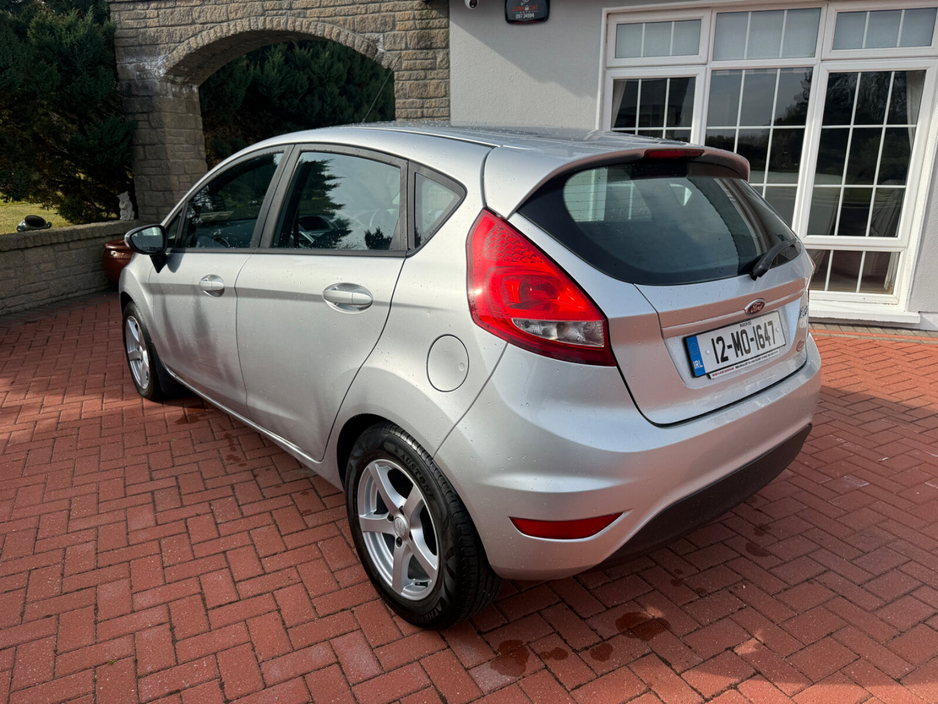 2012 Ford Fiesta - image 8