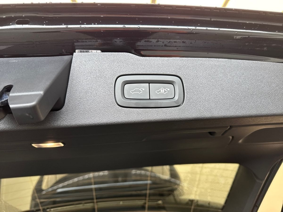 2026 Volvo V60 - image 22