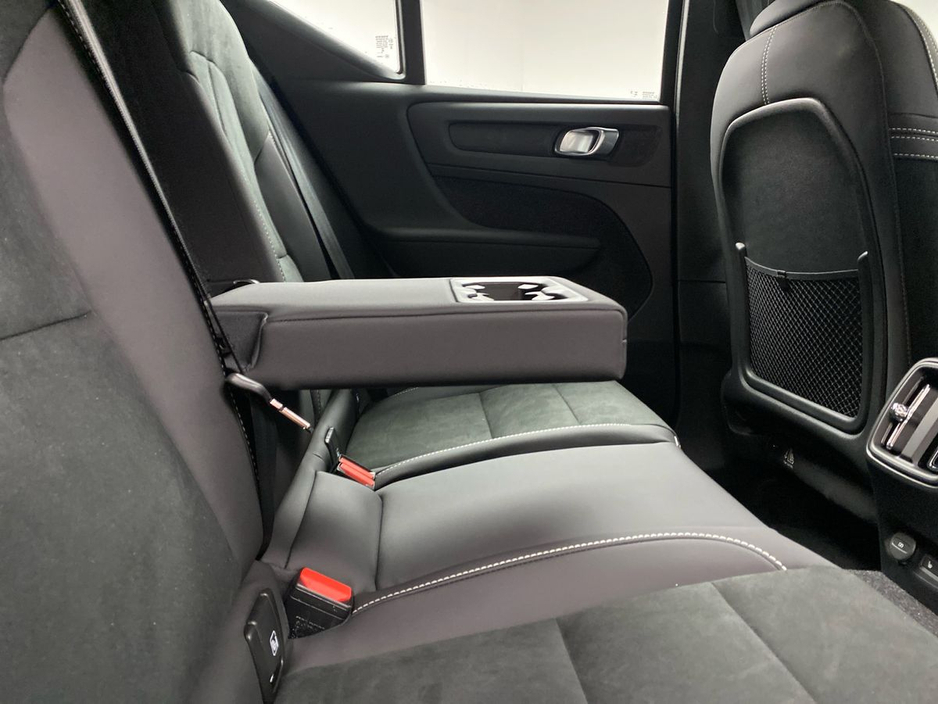 2026 Volvo EX40 - image 18