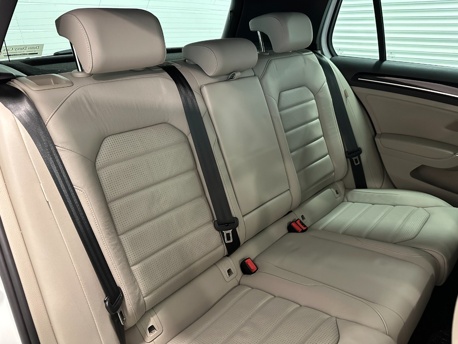 2019 Volkswagen Golf - image 40