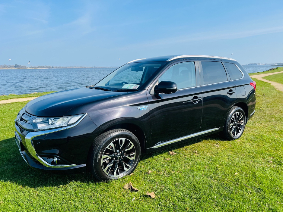 2017 Mitsubishi Outlander - image 14