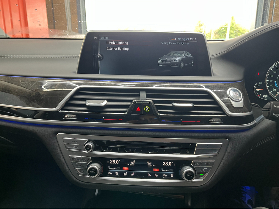 2016 BMW 7 Series - image 34