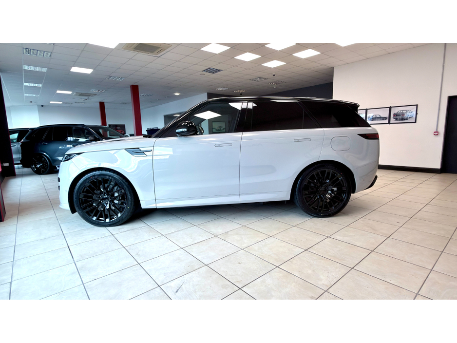 2025 Land Rover Range Rover - image 12