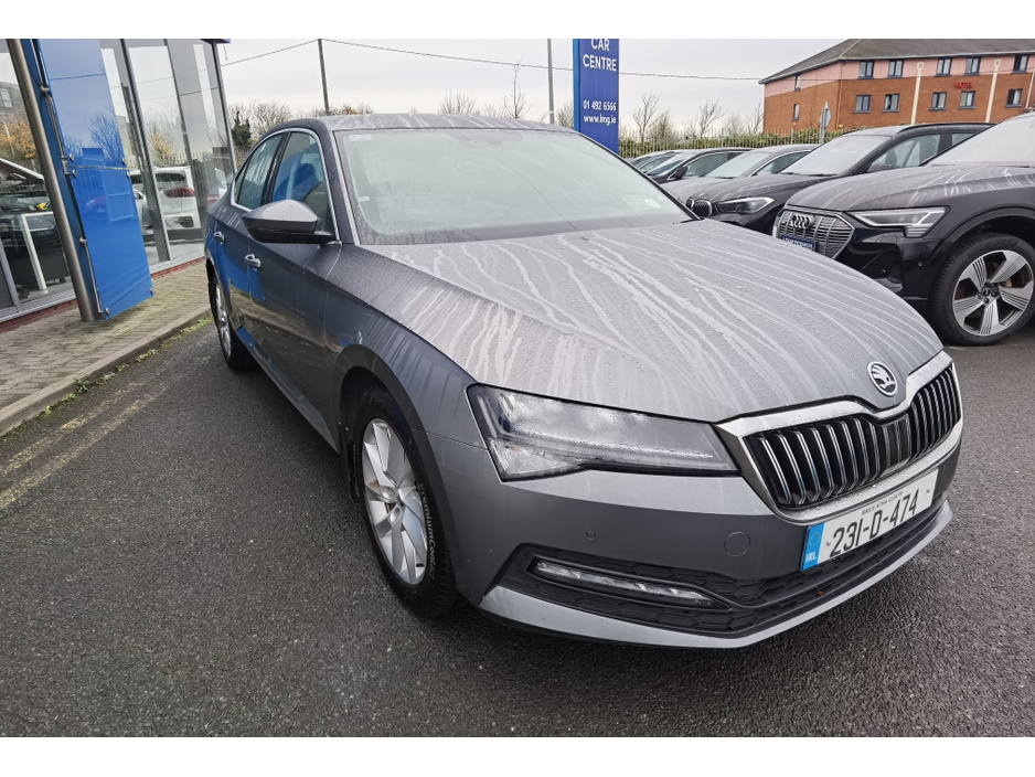 2023 Skoda Superb - image 3