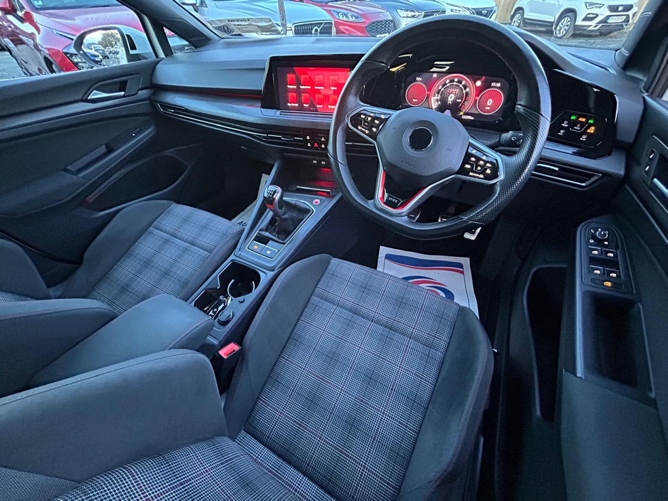 2021 Volkswagen Golf - image 4