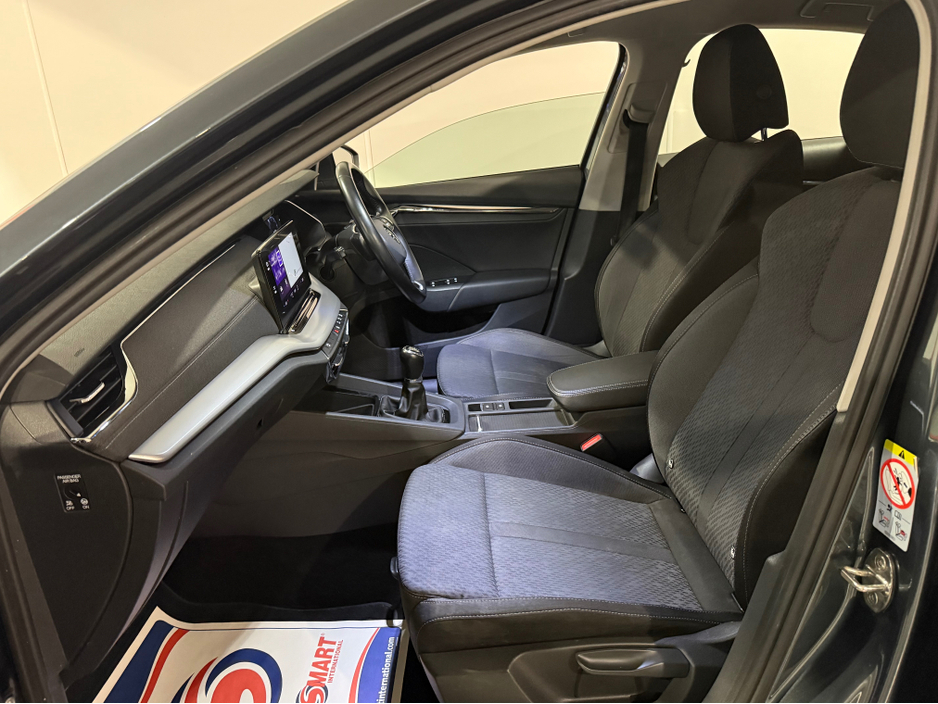 2022 Skoda Octavia - image 5