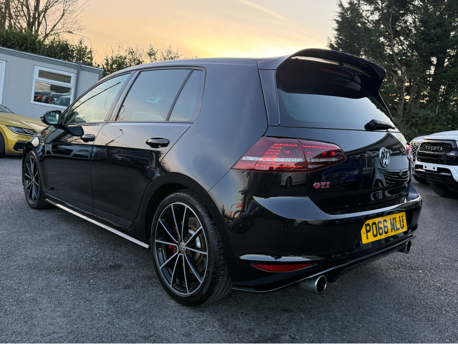 2016 Volkswagen Golf - image 10