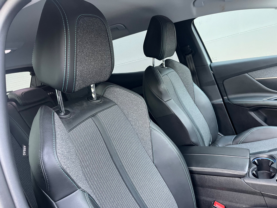 2021 Peugeot 3008 - image 7