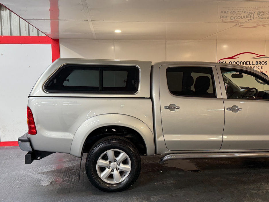2011 Toyota Hilux - image 20