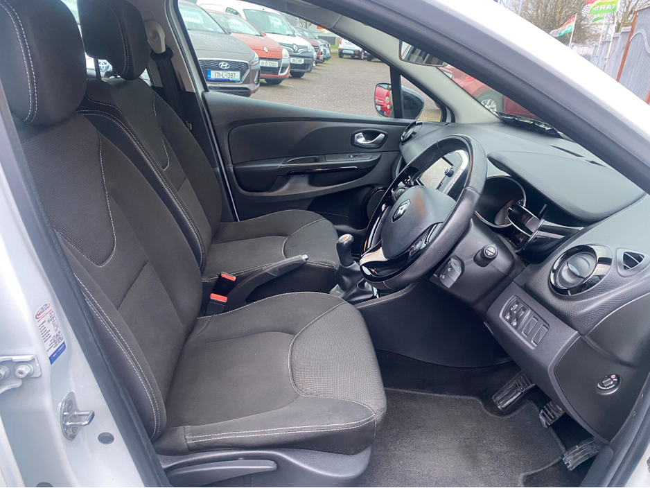 2017 Renault Clio - image 9