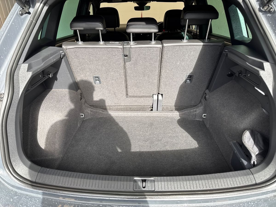 2023 Volkswagen Tiguan - image 9