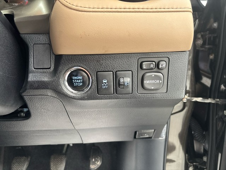 2014 Toyota Rav4 - image 12