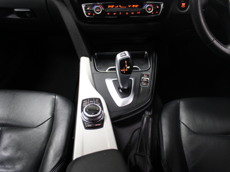 2018 BMW 3 Series - image 17