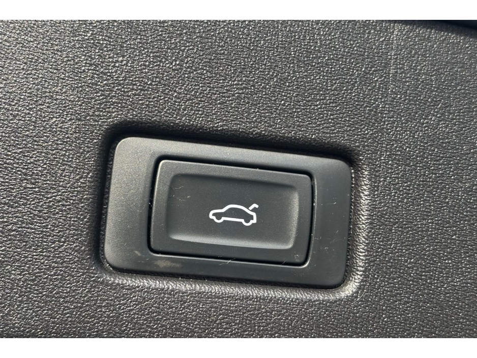 2023 Audi Q4 e-tron E-TRON S LINE 40 €32,137