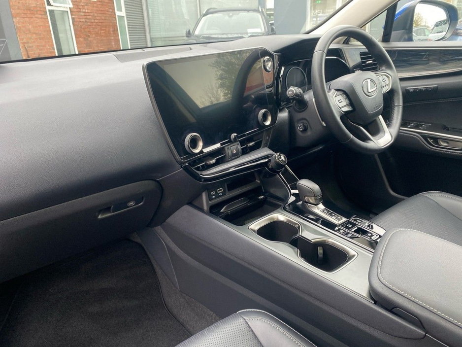 2025 Lexus NX 450 h+ - image 12