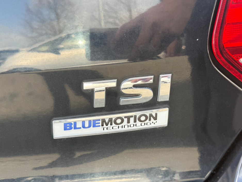 2016 Volkswagen Polo - image 9