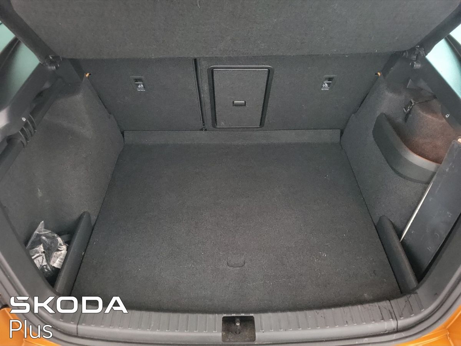 2023 Skoda Karoq - image 10