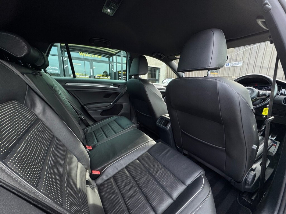2017 Volkswagen Golf - image 12