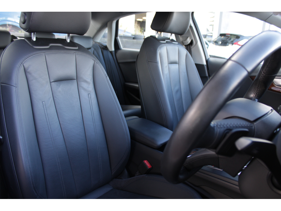 2016 Audi A4 - image 11