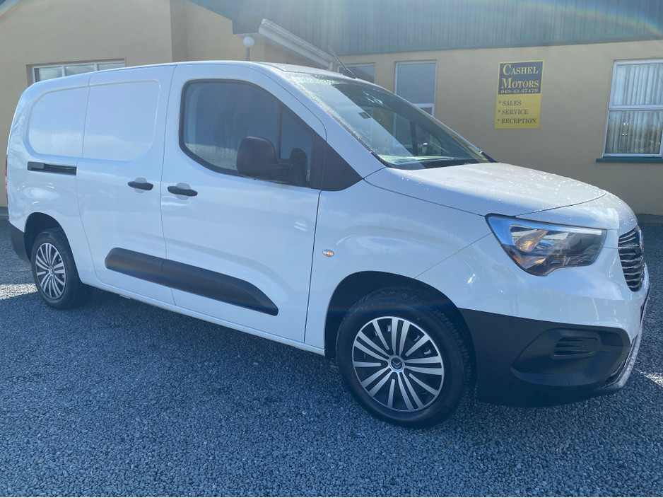 2022 Opel Combo - image 2