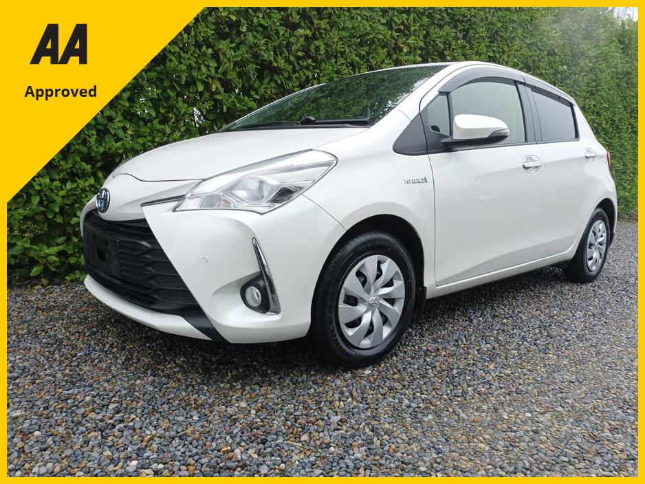 2019 Toyota Yaris 1.5 PETROL HYBRID AUTOMATIC ONLY 53,817kms JUST FULLY SERVICED INCLUDING 4 NEW TYRES 2 YEARS NCT 1 YEAR ROAD TAX HIGH SPEC CAR REVERSE CAMERA LARGE TOUCHSCREEN MULTIMEDIA SYSTEM PARKING SENSORS €17,949