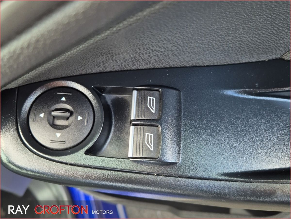 2015 Ford Fiesta - image 18