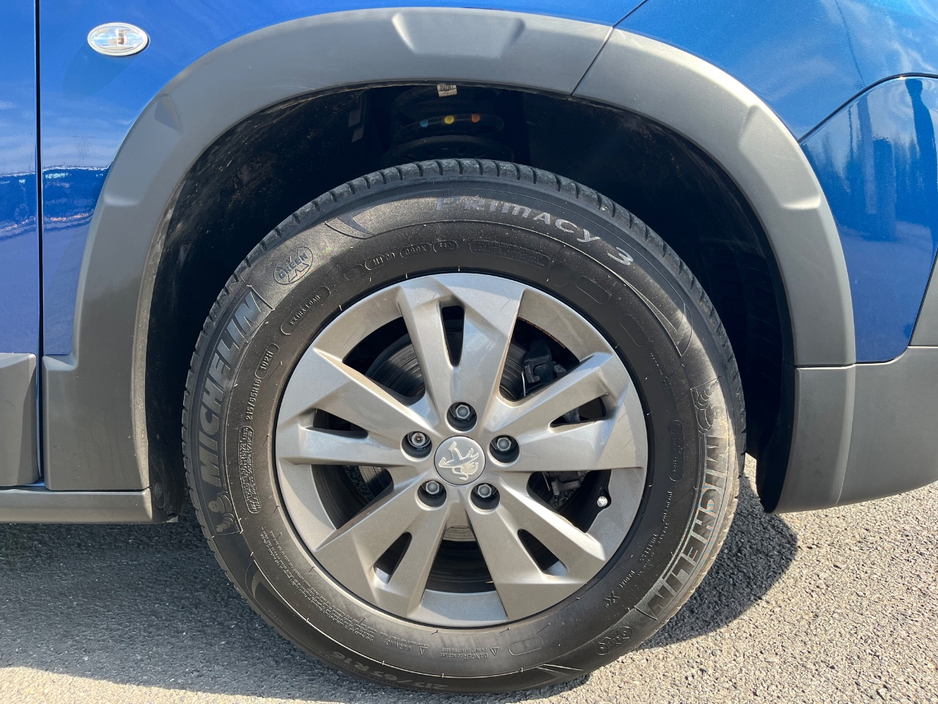 2022 Peugeot Rifter - image 18