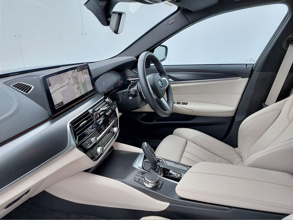 2024 BMW 5 Series - image 7