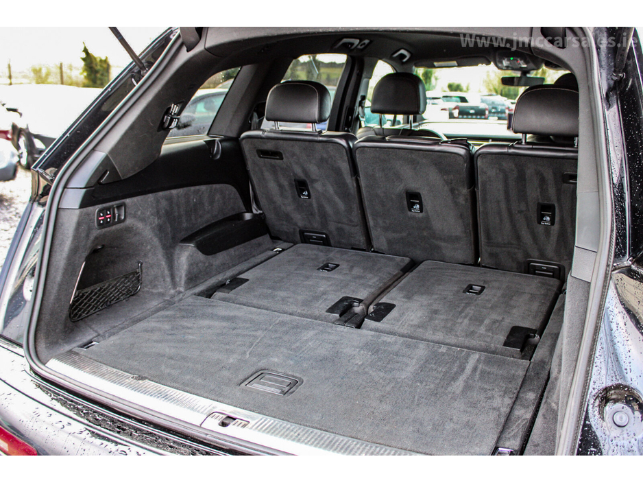 2017 Audi Q7  €37,995