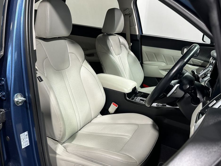 2023 Kia Sorento - image 10