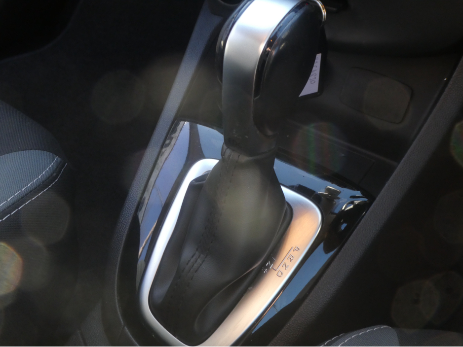 2016 Renault Clio - image 9