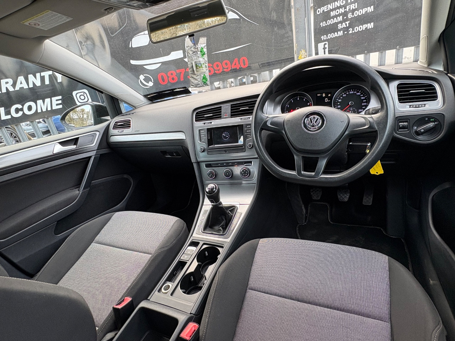 2013 Volkswagen Golf - image 11