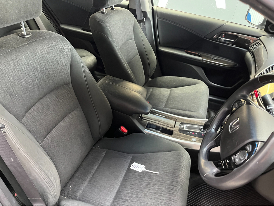 2016 Honda Accord - image 9