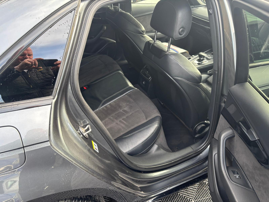 2018 Audi A4 - image 5