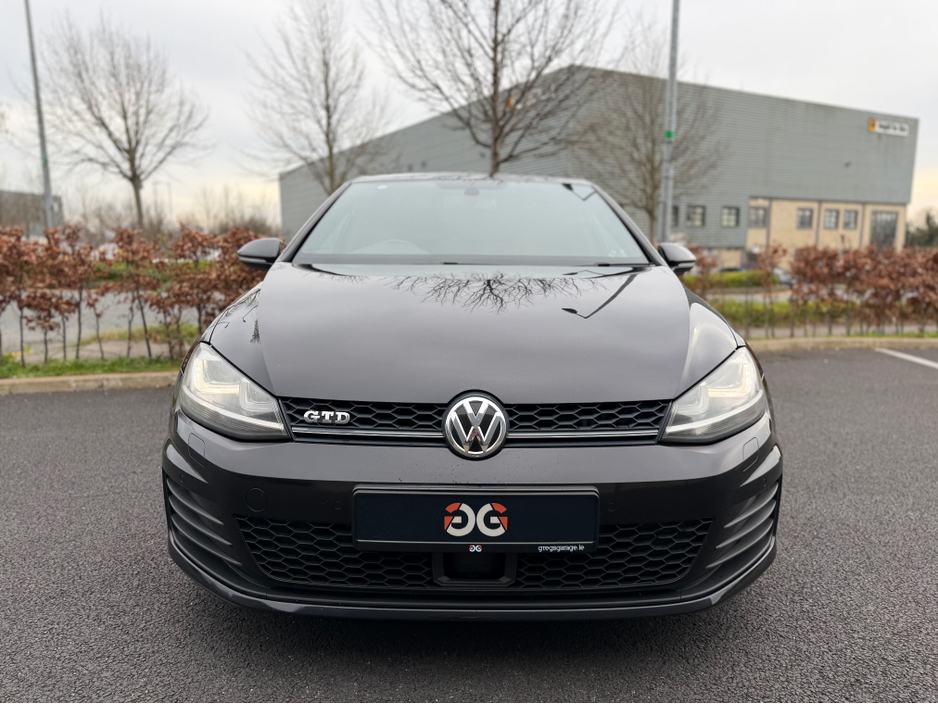 2015 Volkswagen Golf - image 8
