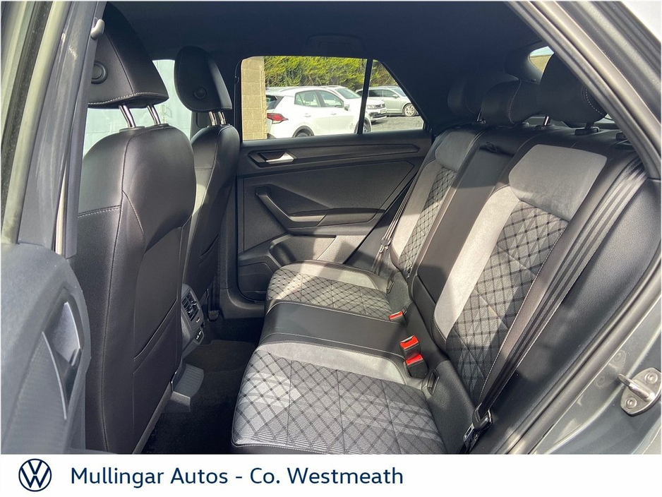 2023 Volkswagen T-Roc - image 7