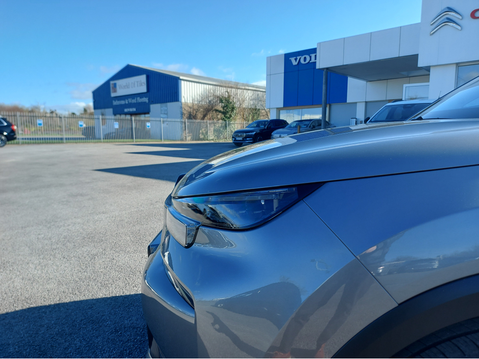 2025 Citroen C4 - image 9