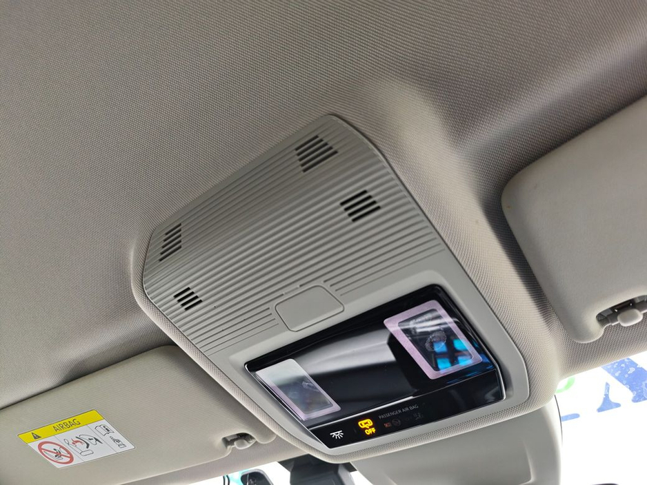 2021 Volkswagen Golf - image 28