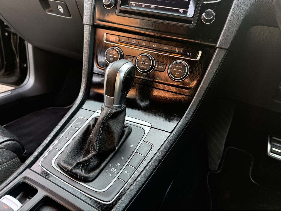 2015 Volkswagen Golf - image 6