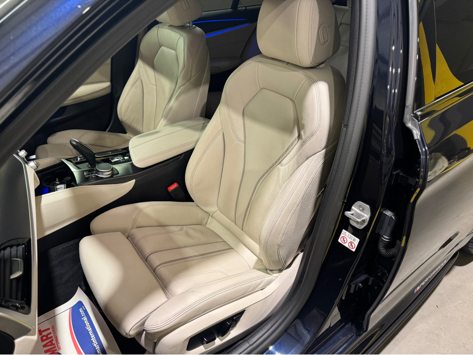 2022 BMW 5 Series - image 9